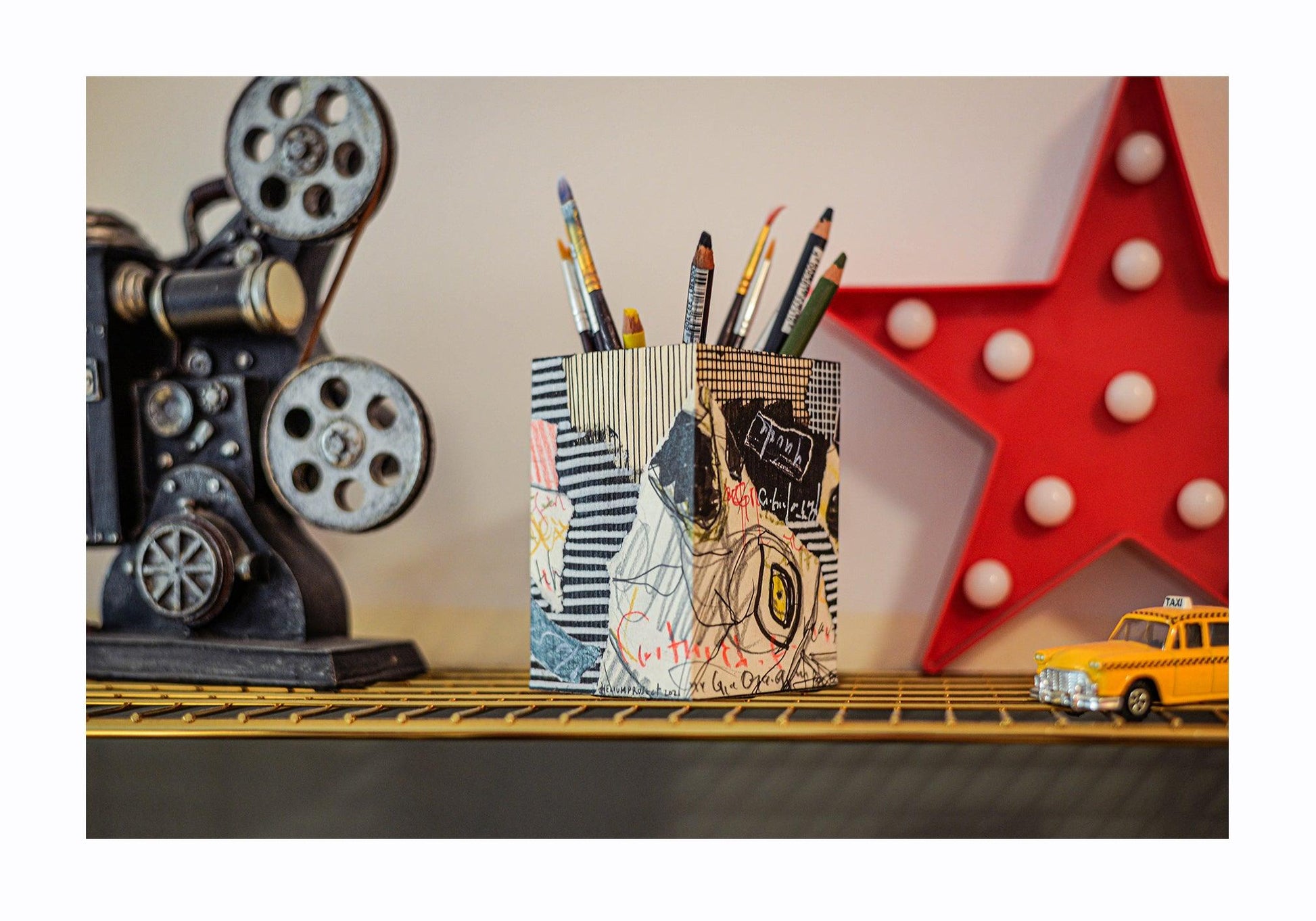 Black & White Wooden Pencil Holder - HeliumProject.gr